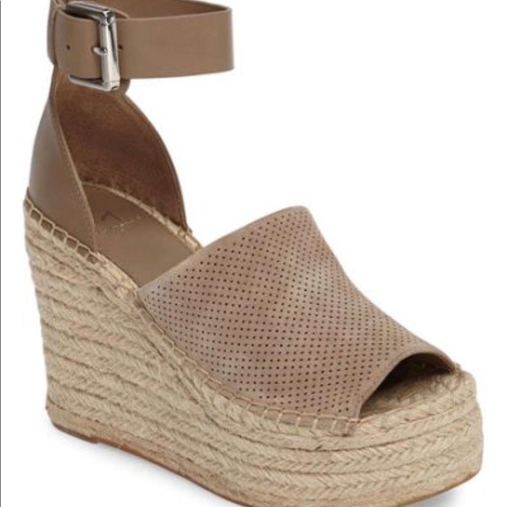 LikeNew Marc Fisher Perfed Adalyn Taupe Suede sz 8